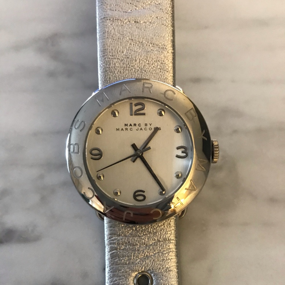 Stunning silver Marc Jacob watch barely used! ❤️